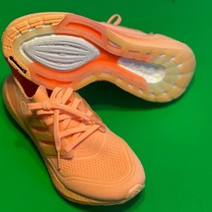 Adidas ultra boost women’s size 9 NWT neon orange